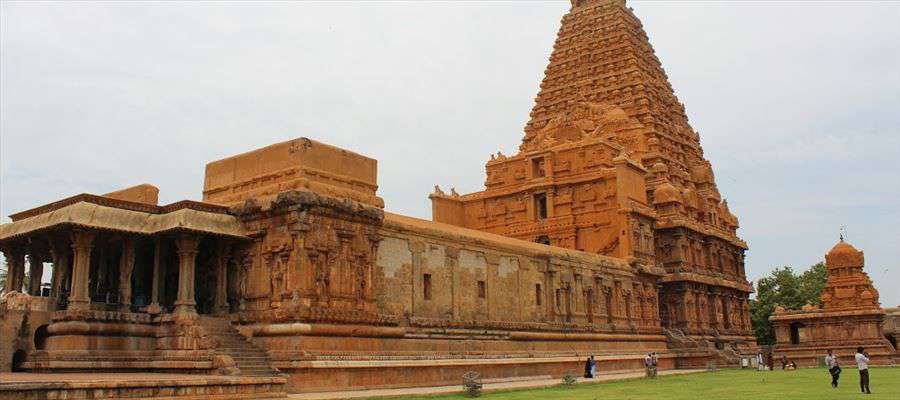 Famous Brihadeeshwara Temple