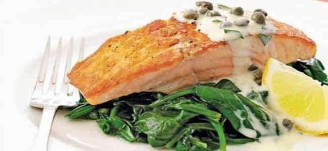 Tartare cream lemon Wedges with healthy Salmon and Spinach