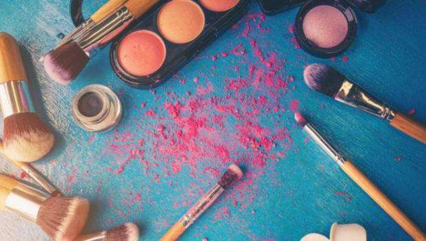 Women wearing heavy makeup less likely to be perceived as leaders: study