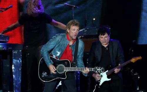 Bon Jovi celebrates 35-year career with icon award