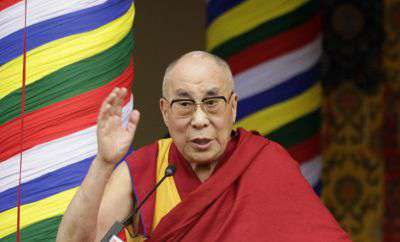 Dalai Lama greets Merkel on her re-election