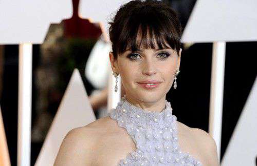 Felicity Jones relies on concealer