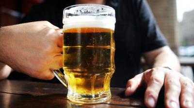 Drinking pint of beer a day helps boost men’s performance in bed