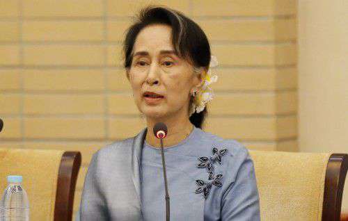 Suu kyi calls for peace in trilateral talks