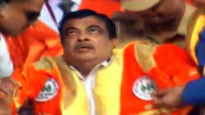 Nitin Gadkari faints on stage at university convocation in Maharashtra